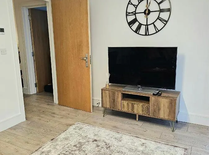 C2, Spacious 2 Bedroom Flat In Wembley