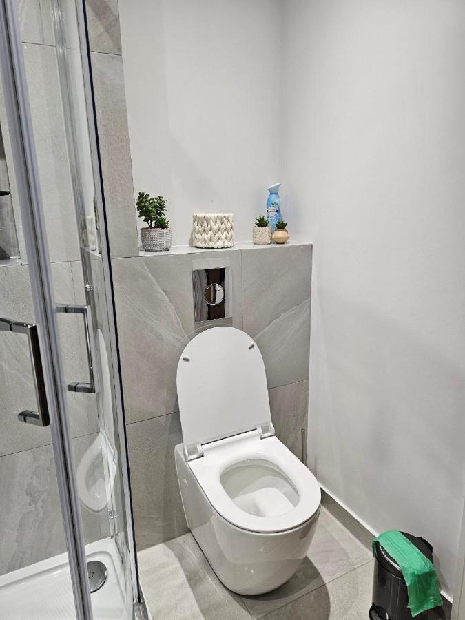 Apartamento C2, Spacious 2 Bedroom Flat In Wembley *