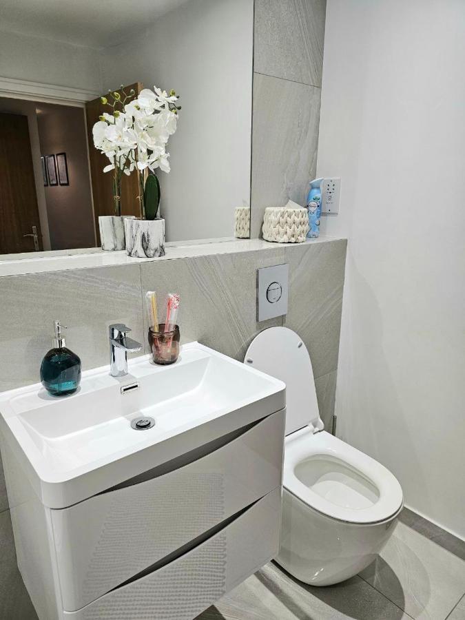 Apartamento C2, Spacious 2 Bedroom Flat In Wembley Londres