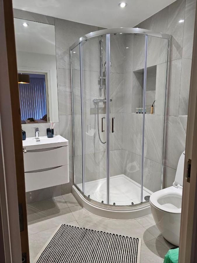 C2, Spacious 2 Bedroom Flat In Wembley Apartamento *