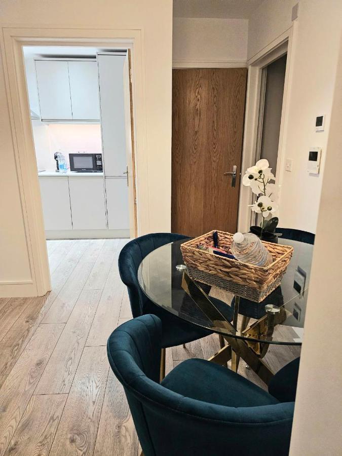 Apartamento C2, Spacious 2 Bedroom Flat In Wembley *