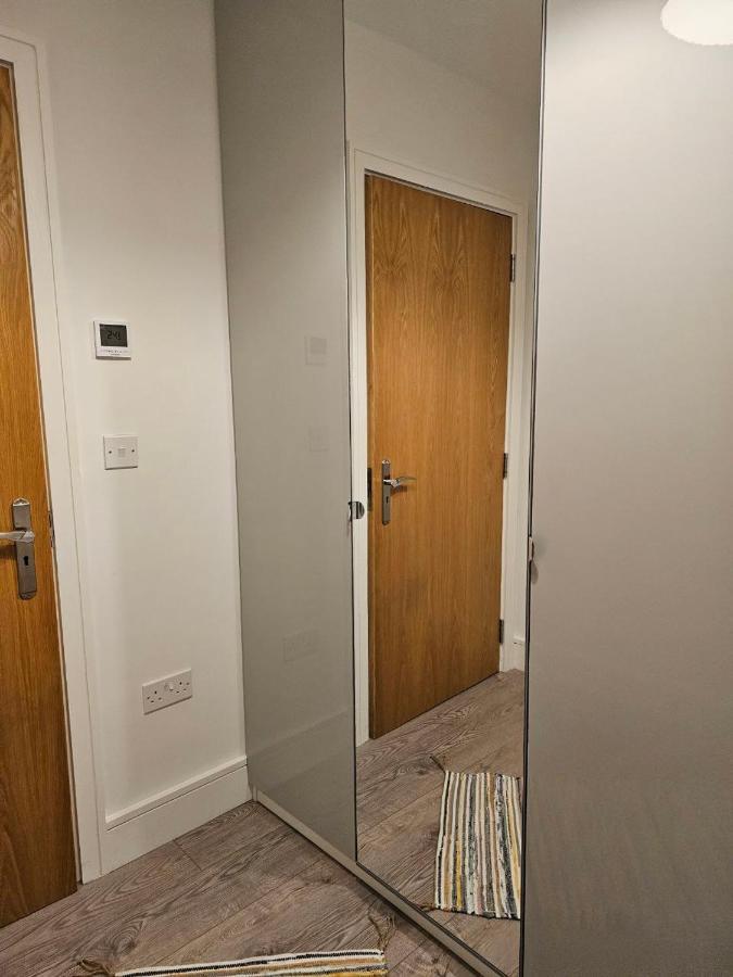 Apartamento C2, Spacious 2 Bedroom Flat In Wembley *