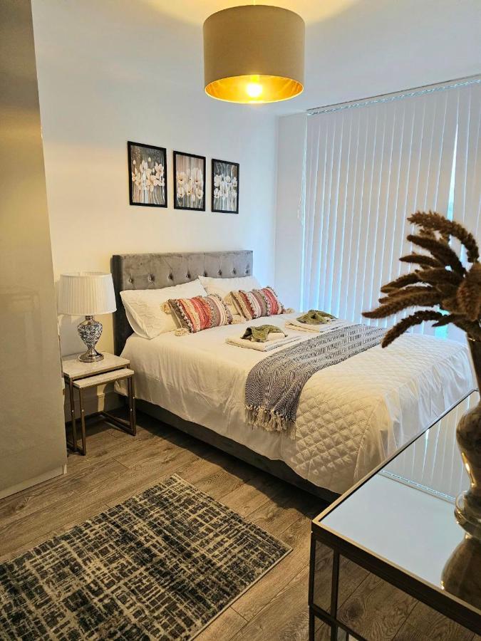 C2, Spacious 2 Bedroom Flat In Wembley * Londres