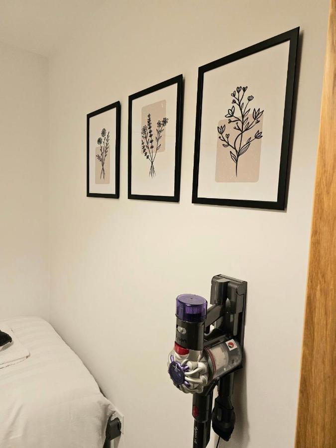 C2, Spacious 2 Bedroom Flat In Wembley * Londres
