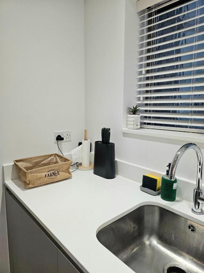 C2, Spacious 2 Bedroom Flat In Wembley Apartamento