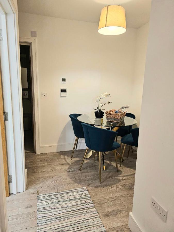 C2, Spacious 2 Bedroom Flat In Wembley Londres