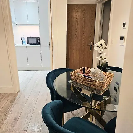 C2, Spacious 2 Bedroom Flat In Wembley Londres Exterior foto