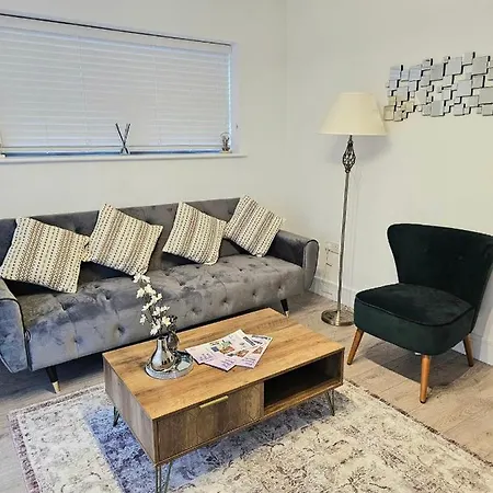 C2, Spacious 2 Bedroom Flat In Wembley Londres Exterior foto
