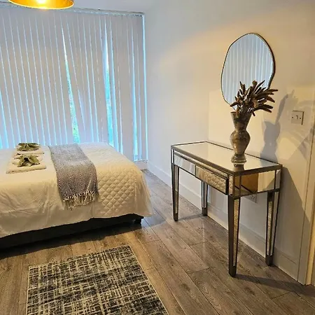 C2, Spacious 2 Bedroom Flat In Wembley Londres Exterior foto