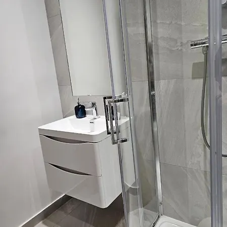 C2, Spacious 2 Bedroom Flat In Wembley Londres Exterior foto